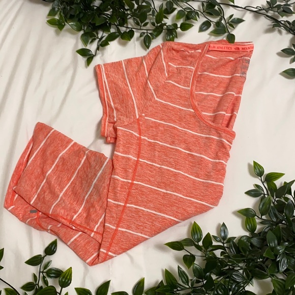 Women’s North Face pink activewear top - Picture 3 of 3